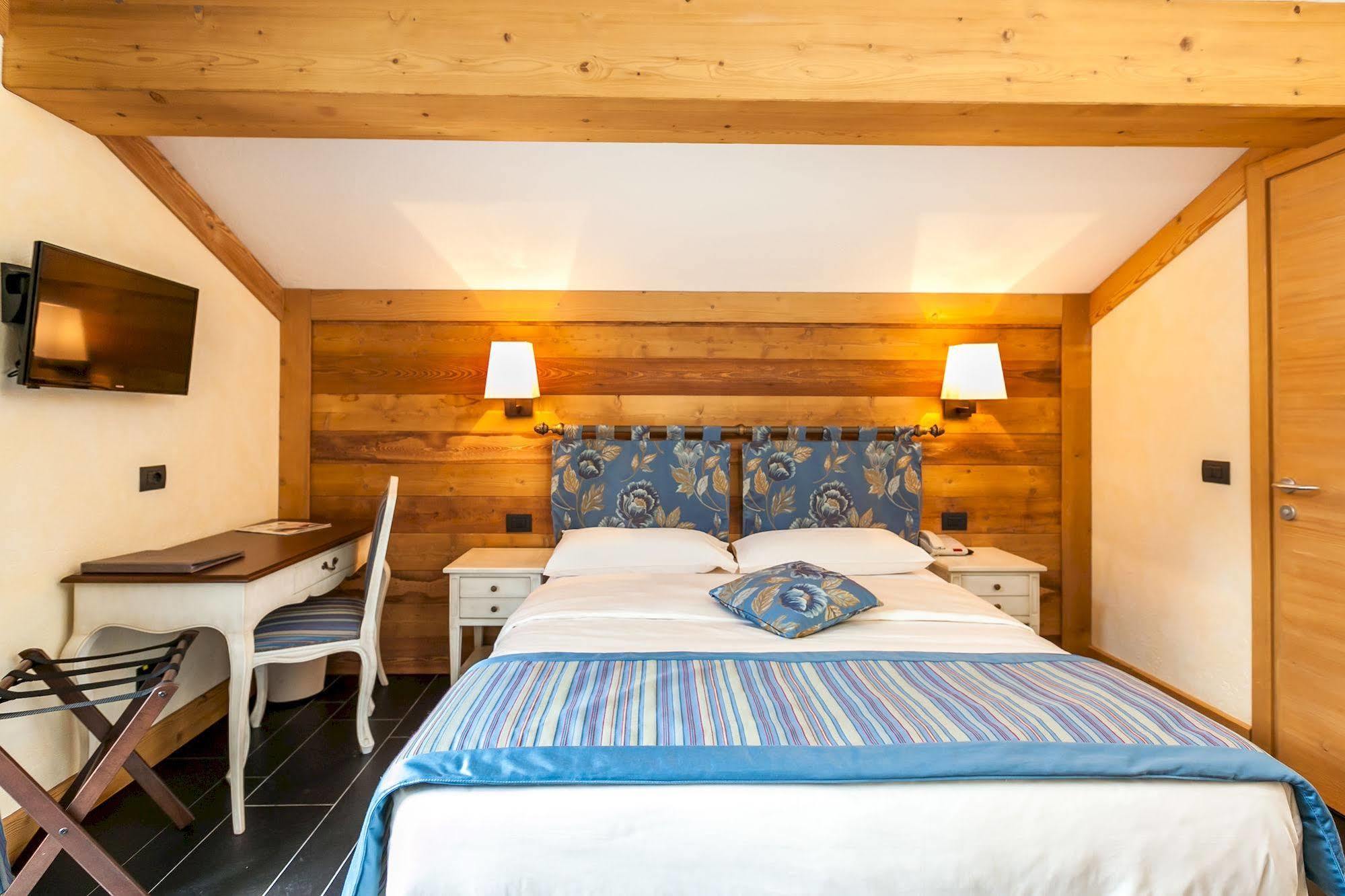 Hotel Lo Scoiattolo Courmayeur Exterior foto