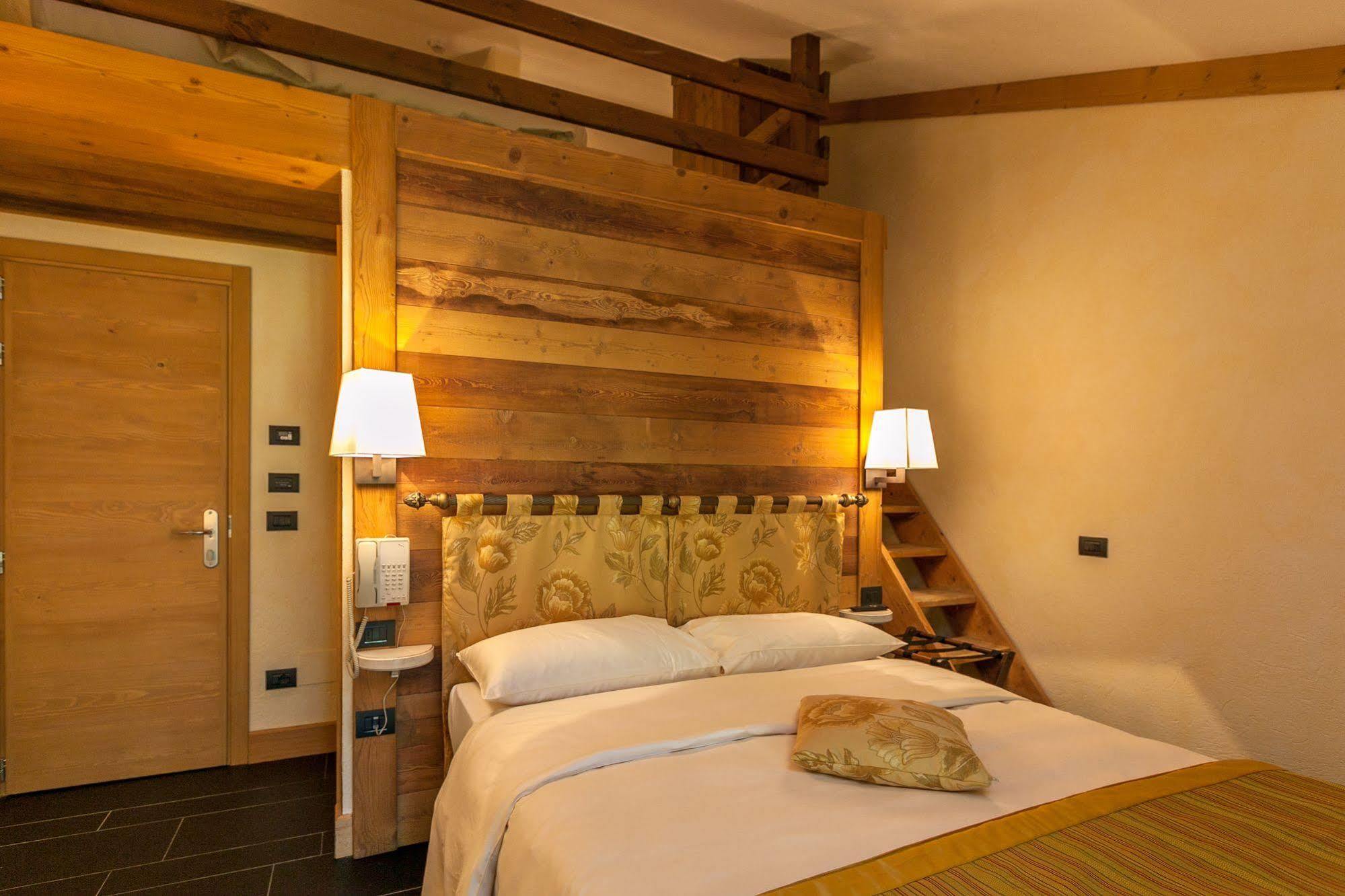 Hotel Lo Scoiattolo Courmayeur Exterior foto